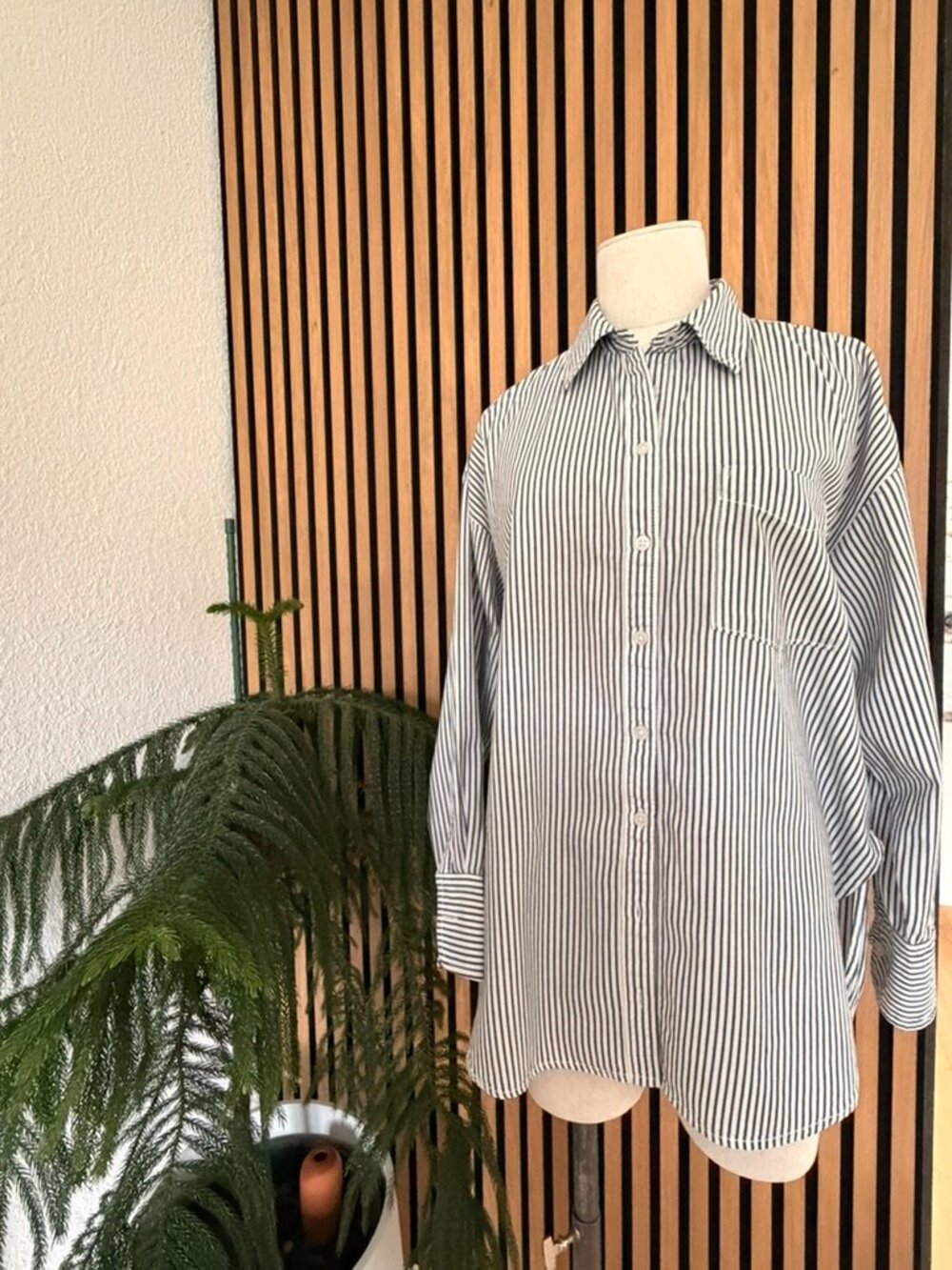 Anthropologie Maeve Buttondown shirt. S